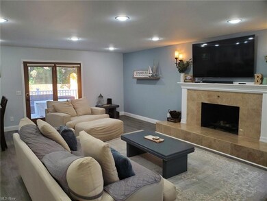 Expansive floor plan. Recessed lighting added. Lig