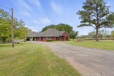 168 Trailwood Dr, Joshua, TX 76058 - photo 2