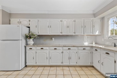 22 Acorn Rd, Secaucus, NJ 07094 - photo 7