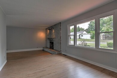 704 Hiwassee Hill Dr, Johnson City, TN 37601 - photo 2