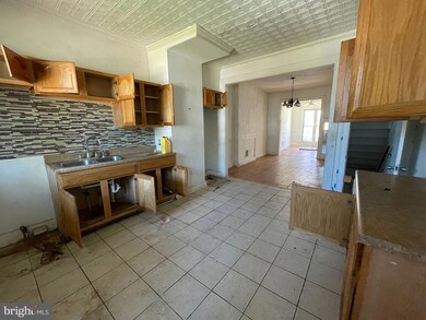 605 Glenolden Ave, Baltimore, MD 21216 - photo 7