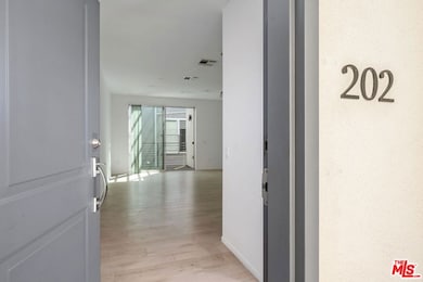 1183 Crenshaw Blvd unit 202, Los Angeles, CA 90019 - photo 6