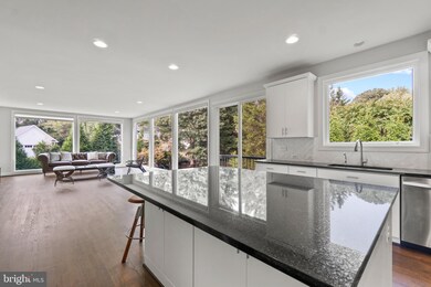 1100 Hillcrest Dr SW, Vienna, VA 22180 - photo 3