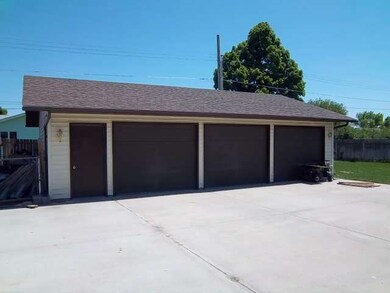 2815 Mcpherson Rd, North Platte, NE 69101 - photo 3
