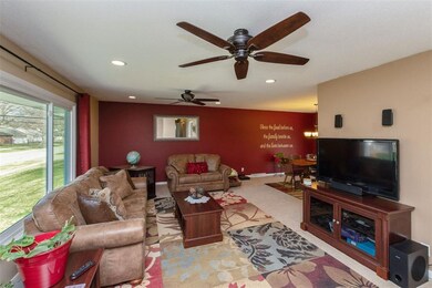 2455 10th Ave SW, Cedar Rapids, IA 52404 - photo 5