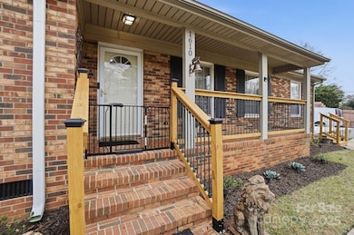 1610 Windyrush Ln, Gastonia, NC 28054 - photo 3