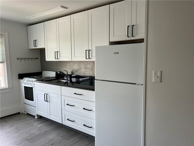 38 Rhode Island Ave unit 5, Newport, RI 02840 - photo 4