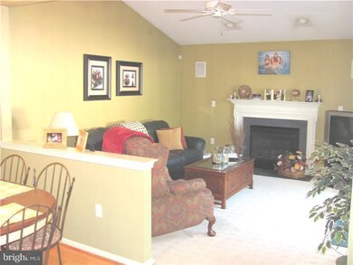 943 Heritage Dr, Norristown, PA 19403 - photo 3