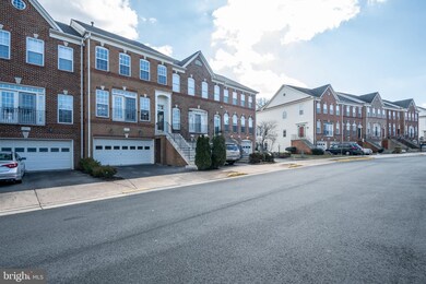 22002 Avonworth Square, Broadlands, VA 20148 - photo 2