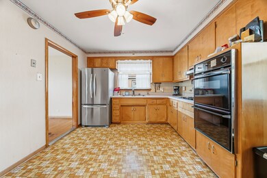 22 Charing Cross Rd, Chicago Heights, IL 60411 - photo 7