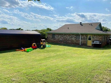128 Ridgecrest Dr, Duncan, OK 73533 - photo 5