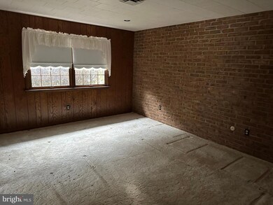 929 E Walnut St, Palmyra, PA 17078 - photo 5