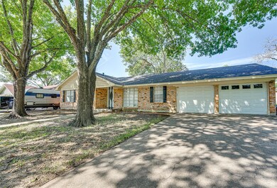 1207 Red Oak St, Ennis, TX 75119 - photo 2