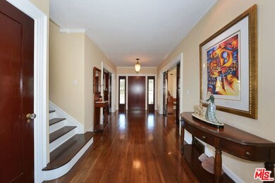 2103 Buckingham Rd, Los Angeles, CA 90016 - photo 4