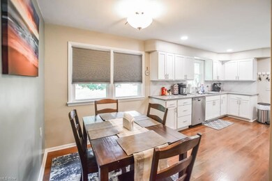 Eat-in Kitchen