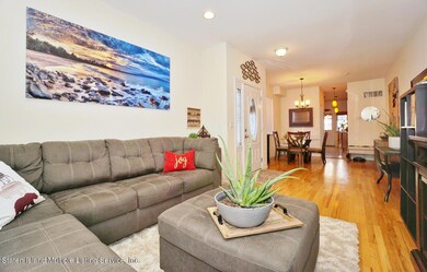 (7) LIVING ROOM