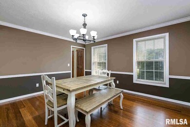 2512 E 40th St, Davenport, IA 52807 - photo 4