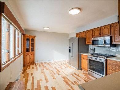 441 Wilson Avenue Dr SW, Cedar Rapids, IA 52404 - photo 7