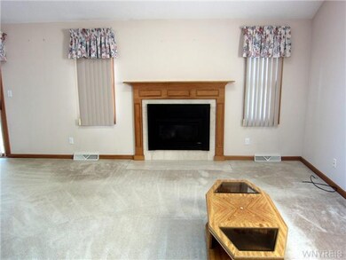 Great Room Gas Fireplace, Vaulted Ceiling