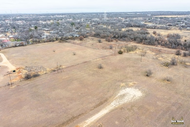 605 Hunt St, Clyde, TX 79510 - photo 3