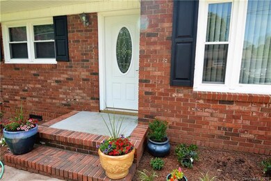 633 N Bost St, Statesville, NC 28677 - photo 2