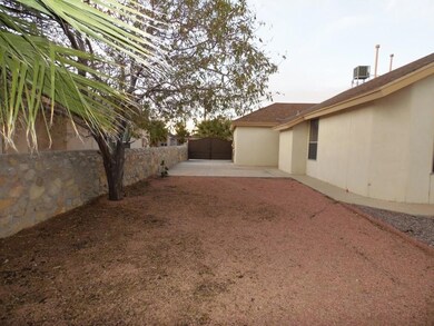 14016 Lago Seco Dr, Horizon City, TX 79928 - photo 4