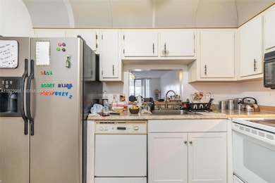 2840 Somerset Dr unit 207M, Lauderdale Lakes, FL 33311 - photo 6