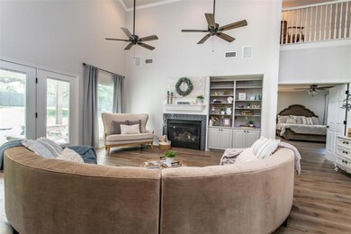 219 Navajo Trail, Gainesville, TX 76240 - photo 4