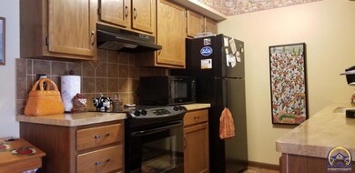 5633 SW Foxcroft Cir S unit 204, Topeka, KS 66614 - photo 2