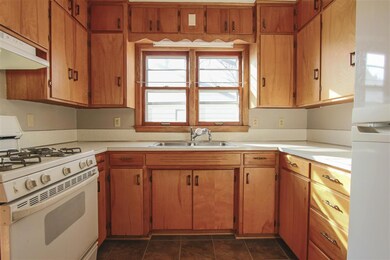 1242 Sheldon St, Waterloo, IA 50701 - photo 7