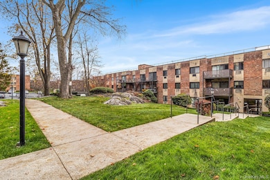 Westgate Park Condominium unit 114, Yonkers, NY 10703 - photo 3