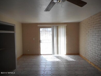 022-182999-LivingRm