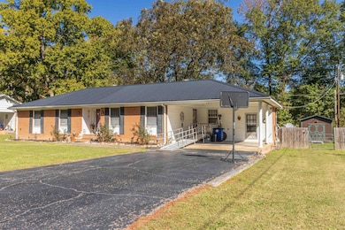 125 Paulomar Dr, Selmer, TN 38375 - photo 2