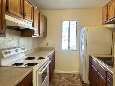 8405 Wilcrest Dr unit 3202, Houston, TX 77072 - photo 3
