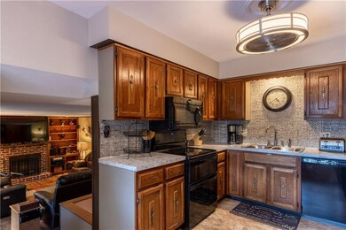 3708 Skyline Dr, Des Moines, IA 50310 - photo 6