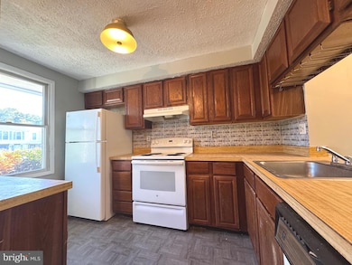 95 Stillwood Cir, Nottingham, MD 21236 - photo 3