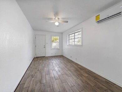 3210 Cactus St unit 3210, Houston, TX 77026 - photo 3