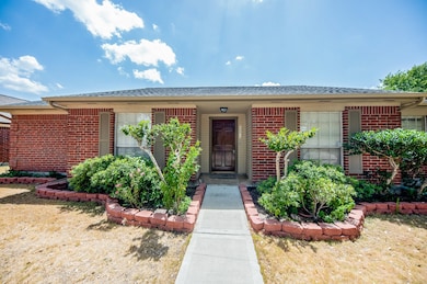 13211 Rosstown Dr, Sugar Land, TX 77478 - photo 2