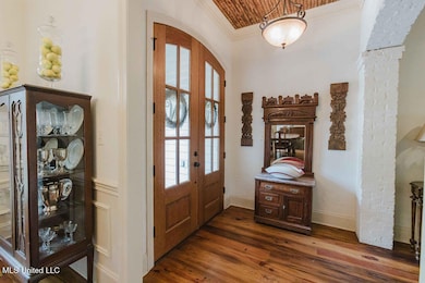 Dining to Foyer