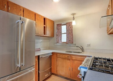 12 Lilac Ct unit 12, Cambridge, MA 02141 - photo 3