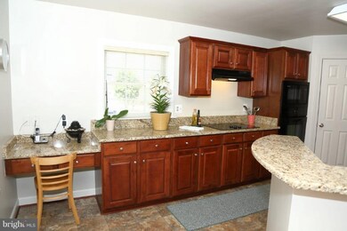 7763 Rockburn Dr, Ellicott City, MD 21043 - photo 2