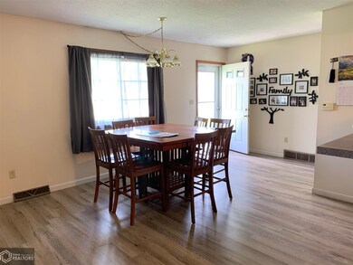220 E Shaw St, Osceola, IA 50213 - photo 3