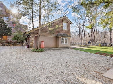 290 Salem Rd, Pound Ridge, NY 10576 - photo 2