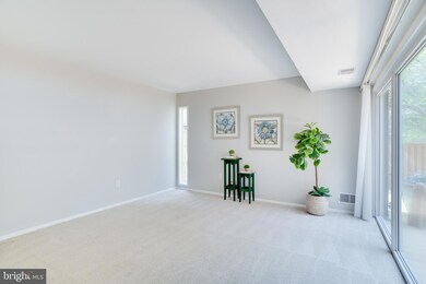 11396 Links Dr, Reston, VA 20190 - photo 7