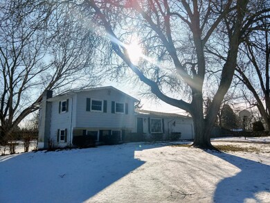 625 Charleston Rd, Lansing, MI 48917 - photo 2