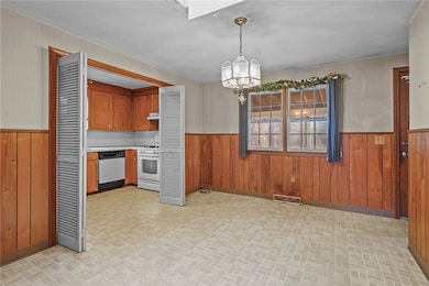 76 Sycamore Dr, West Warwick, RI 02893 - photo 7