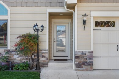 636 John Wayne Dr, Central Point, OR 97502 - photo 2