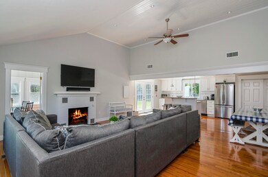 004-photo-living-room-7368212