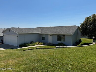 7702 Douglas Dr, Yakima, WA 98908 - photo 2