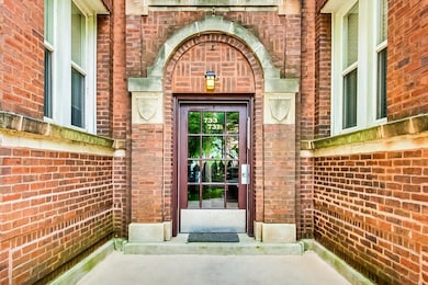 733 W Buckingham Place unit 13, Chicago, IL 60657 - photo 3